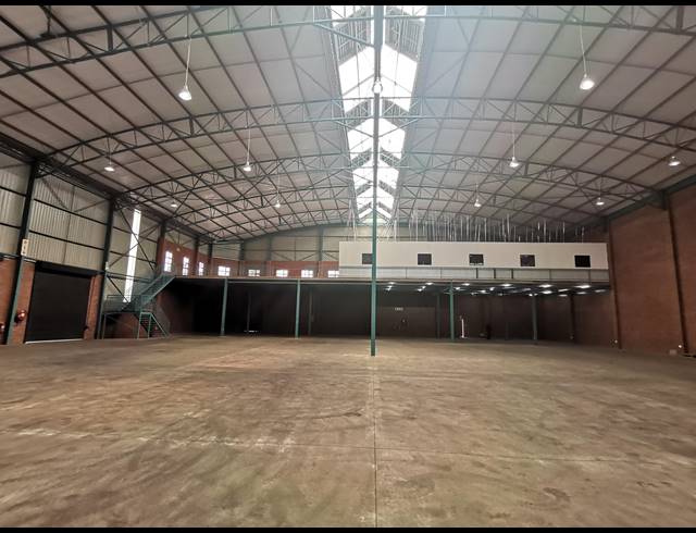 2,250M² WAREHOUSE FOR SALE IN POMONA